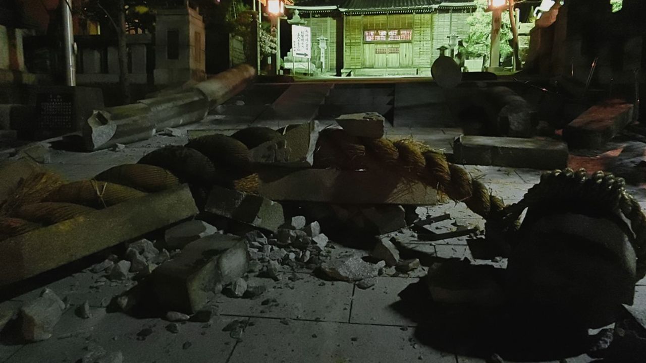Japonya'da 7.6 Deprem: 2 Ölü, 50'den Fazla Ev Yıkıldı