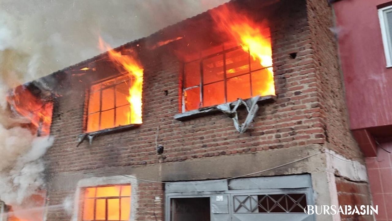 Bursa'da İki Katlı Evde Yangın Paniği