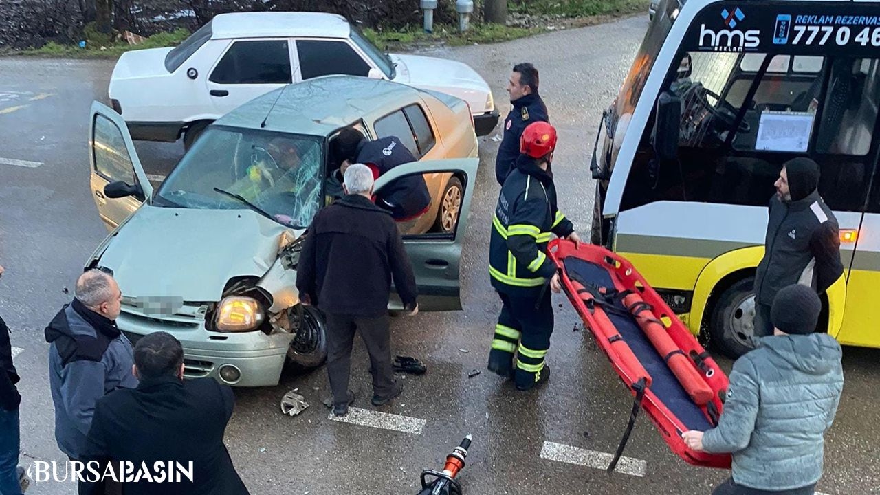 İnegöl'de Halk Minibüsü ile Otomobil Çarpıştı: 1 Yaralı
