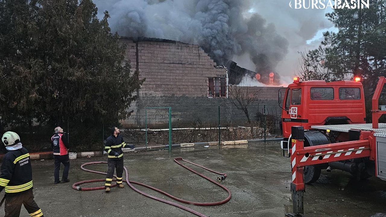 Diyarbakır'da Depo Yangını Kontrol Altına Alındı