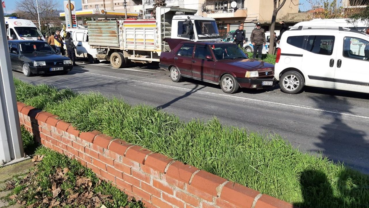 Aydın Köşk'te Zincirleme Trafik Kazasında 2 Yaralı