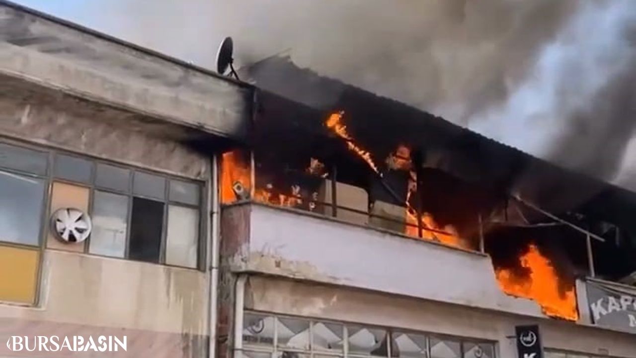 Bursa'da Mobilya İmalathanesinde Korkunç Yangın!