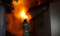 Bursa'da 2 Katlı Evde Yangın Çıktı
