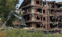 Bursa'daki Metruk Bina Yıkıldı