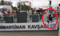 Bursa'da Köprüden Atlamaya Çalışan Kız Son Anda Kurtarıldı