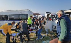 Bursa'da İki Minibüs Çarpıştı 15 Yaralı
