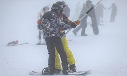 Uludağ’da yoğunluk: Kayak pistleri tıklım tıklım