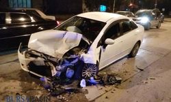 Bursa'da ticari araç ile otomobil çarpıştı: 6 yaralandı