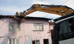 Osmangazi Belediyesi Metruk Bina Yıkımlarına Devam Ediyor