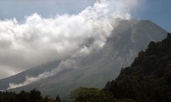 Endonezya'da Merapi Yanardağı'nda patlama