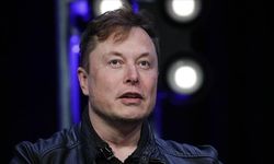 Elon Musk Twitter'ı almak için masaya oturdu