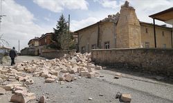 Nevşehir'de şiddetli fırtına cami minaresini yıktı