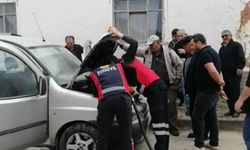 Bilecik Pazaryeri'nde park halindeki kamyonet yandı