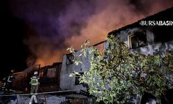Bursa'da Tekstil atölyesinde çıkan yangın 2 eve sıçradı