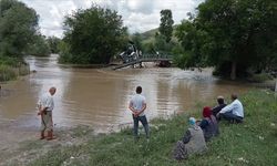 Sinop’ta tarım arazilerine ulaşımı sağlayan köprü yıkıldı