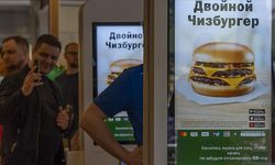 Rusya'da McDonald's yeni ismi ile açıldı