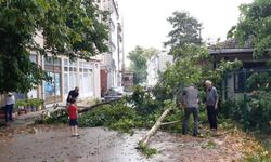 Bursa'da Sağanak Ve Fırtına Etkili Oluyor