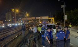 Bursa'da Kontrolünü Kaybeden Araç Metro Raylarına Düştü