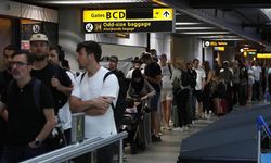 Amsterdam havalimanında kriz sürüyor