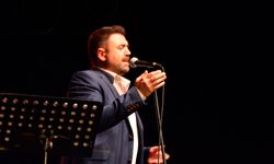 Bursalı müzikseverler Ali Enginay'a yoğun ilgi gösterdi