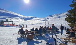 Tatilcilerin kayak tercihi Antalya oldu