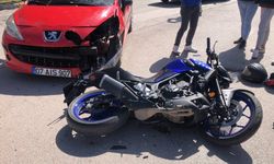 Bandırma'da otomobille çarpışan motosikletin sürücüsü yaralandı
