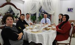 Tekirdağ Büyükşehir Belediye Başkanı Albayrak, evinde gençlerle iftar yaptı