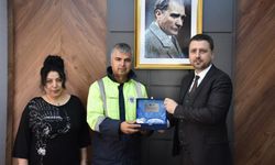 Tekirdağ'da belediye personeli yerde bulduğu 27 bin lirayı sahibine ulaştırdı