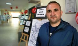 Lapseki'de otizmli öğrencinin resimleri okulunda sergileniyor