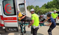 Orhangazi'de motosiklet kamyonete çarptı, 2 kişi yaralandı