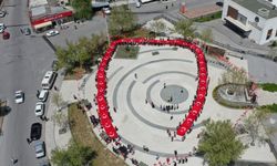 Gençlerden 100 metrelik Türk bayrağı
