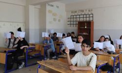 Doğu Marmara ve Batı Karadeniz'de öğrenciler karnelerini aldı