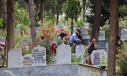 Ferizli'de bayram arifesinde ilçe mezarlığında program yapıldı