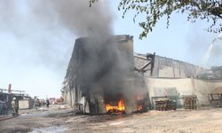 Bursa'da boya kimyasalları fabrikasında çıkan yangın kontrol altına alındı