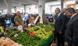 Vali Yavuz pazar esnafını ziyaret etti