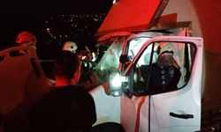 Anadolu Otoyolu'nda tıra çarpan kamyonetteki 2 kişi yaralandı