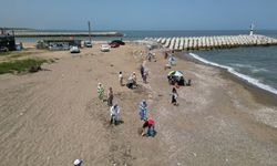 "Anadoluyuz Biz" projesi ile Tekirdağ'dan Sakarya'ya gelen öğrenciler sahili temizledi
