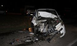 Taraklı'da traktöre çarpan hafif ticari aracın sürücüsü yaralandı