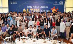 Bursa'da YKS ve LGS'de İlk 1000'e Giren 180 Öğrenci Ödüllendirildi