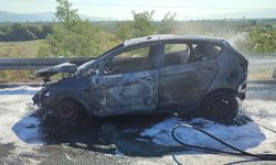 Orhangazi'de Otoyolda Seyir Halindeki Otomobil Alev Aldı