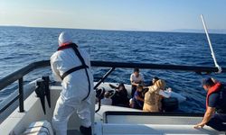 Ayvalık açıklarında lastik botlardaki 19 düzensiz göçmen kurtarıldı