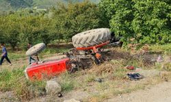 Bursa'da minibüsle traktörün çarpışması sonucu 5 kişi yaralandı