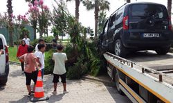 Kocaeli'de ağaca çarpan hafif ticari aracın sürücüsü yaralandı