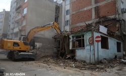 Osmangazi'de Tehlike arz eden metruk bina yıkıldı