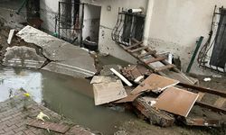 Arnavutköy'de yağış dolayısıyla bazı binaların istinat duvarları çöktü