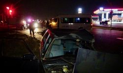 Kocaeli'de servis midibüsü ile otomobilin çarpıştığı kazada 6 kişi yaralandı