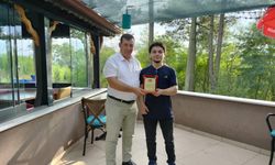 Para bilek güreşinde dünya şampiyonu Bekaroğlu'na teşekkür plaketi