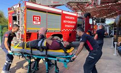 Sakarya'da fabrika çatısından düşen işçi yaralandı