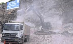 Osmangazi'de Tarihi bölgedeki riskli binalar yıkılıyor