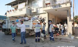 Seyhan'da Atık Dolu Evden 2 Kamyon Çöp Temizlendi